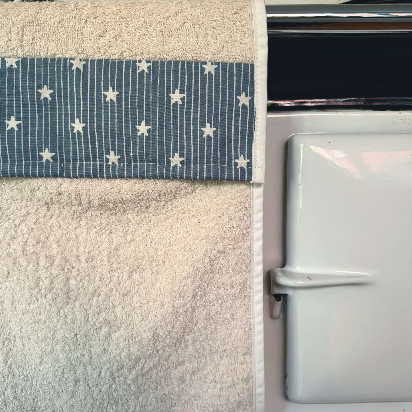Crisp & Dene Best in Show Stars Roller Hand Towel